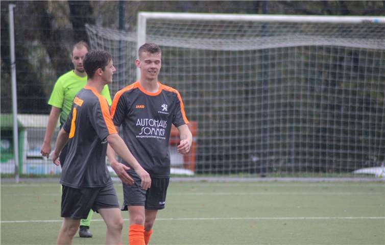 Die Ellinger Jungs konnten in Rheinbrohl fünf Mal jubeln. Foto: privat