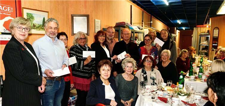 Die Empfänger der Spenden freuten sich über die großzügige Zuwendung der SPD Frauen. Foto: privat