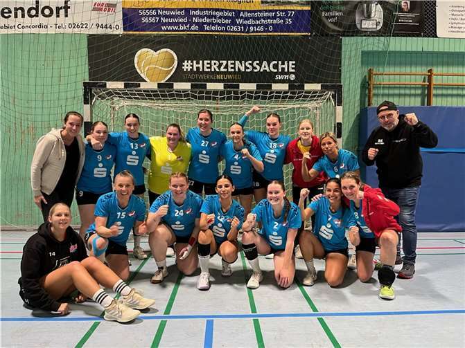 Die Engerser Handballdamen zeigen Stärke in Offensive und Defensive. Quelle: TVE