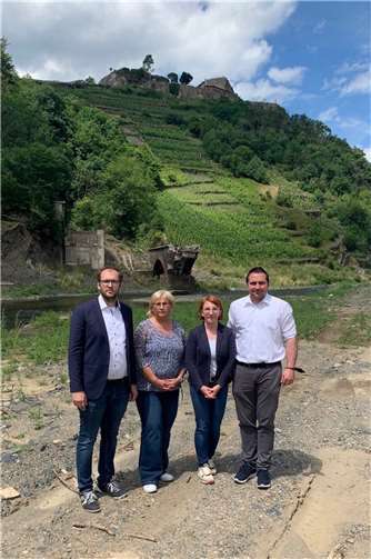 Die Enquete-Kommission vor Ort im Ahrtal.  Foto: privat