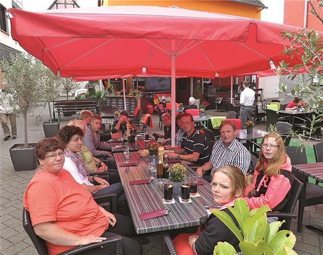 Die Entlassschüler von links im Uhrzeigersinn: Dustin Misselich, Fabian Nohles, Michel Giffels, Tician Manhillen, Marion Nisius und Anna Himmes.Privat