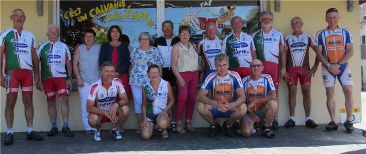 Die Equipe France wurde auf dem Calvarienberg in Pontchateau von der Stadt empfangen. privat