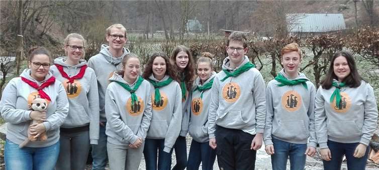 Die Erdmännchen legten ihr Pfadfinder-Versprechen ab.privat