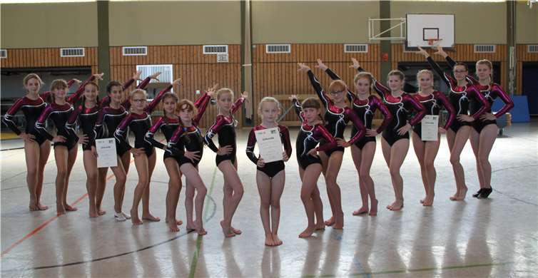 Die Erfolgreichen Leistungsturnerinnen nach dem gelungen Wettkampf. Foto: Monika Fuchs