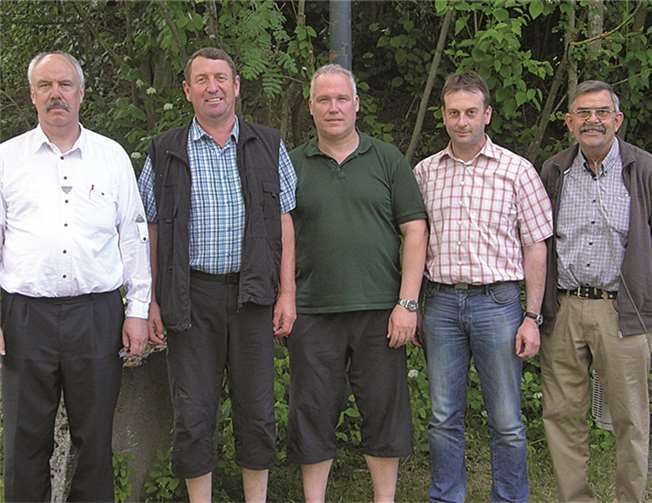 Die Erfolgreichen beim Konkurrenzscheibenschießen (von links nach rechts): Gerhard Greßler (Bell), Arnold Schmitt (Kruft), Frank Bauer (Niedermendig), Frank Krayer (Rieden) und Heinz Breil (Rieden).