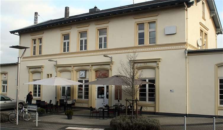 Die Erhöhung der Bahnsteige, werden voraussichtlich nicht bis Juni 2019 fertiggestellt sein können. Archiv