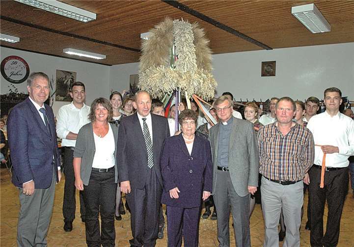 Die Erntekrone wurde an das Ehepaar Hubert und Anna Schakowski verliehen.UM
