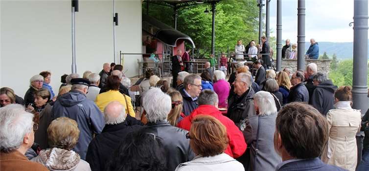 Die Eröffnung der restaurierten Talstation der Malbergbahn lockte zahlreiche Besucher an.WW