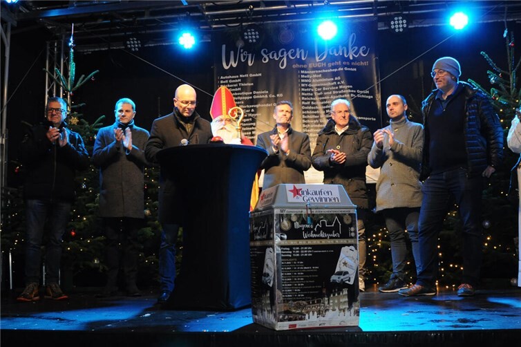 Die Eröffnung des Weihnachtszaubers durch Oberbürgermeister Meid.