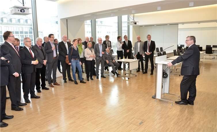 Die Eröffnung des neuen Sitzungsbereichs. Kreisverwaltung MYK