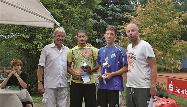 Die Erschöpfung und die große Hitze war den Spielern auch bei der Siegerehrung noch anzumerken.privat