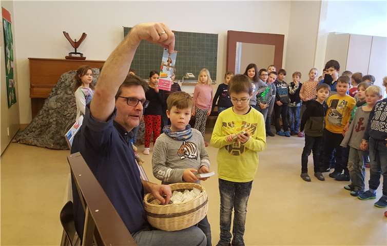 Die Erst- und Zweitklässler hörten fasziniert zu.Foto: privat