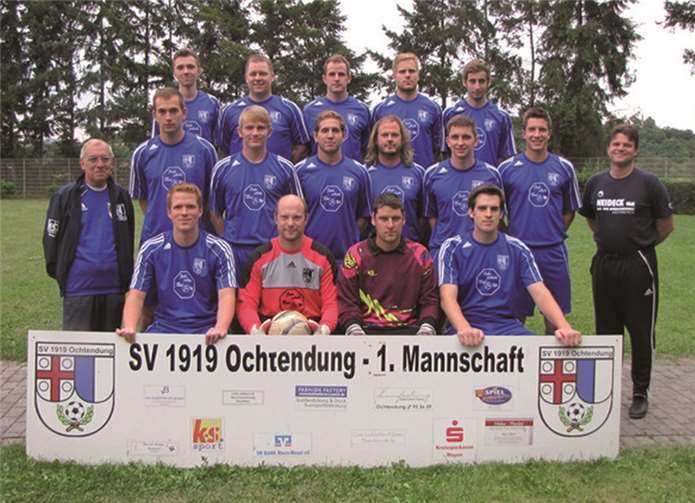 Die Erste Mannschaft des SV 1919 Ochtendung: Von Sieg zu Sieg eilten die Ochtendunger in der Rückrunde der Saison 2013/2014. Da sie aber im ersten Saisonabschnitt zu viele Ausrutscher bei einigen unnötigen Auswärtsniederlagen hatten, müssen sie jetzt auf die Anfang Juni beginnende Relegationsrunde hoffen. privat