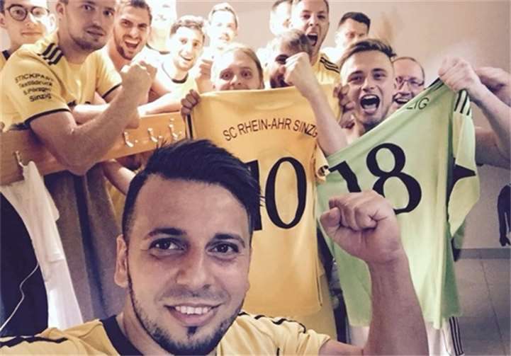 Die Erste Mannschaft freut sich über das Erreichen der zweiten Runde im Kreispokal.privat