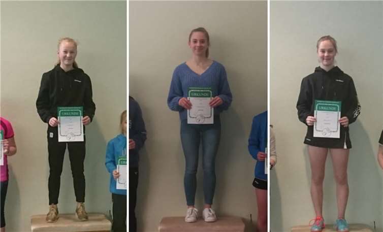 Die Erstplatzierten bei der Siegerehrung : Iljana Dakov, Sophie Emig und Sarah Bertuleit.Foto: privat