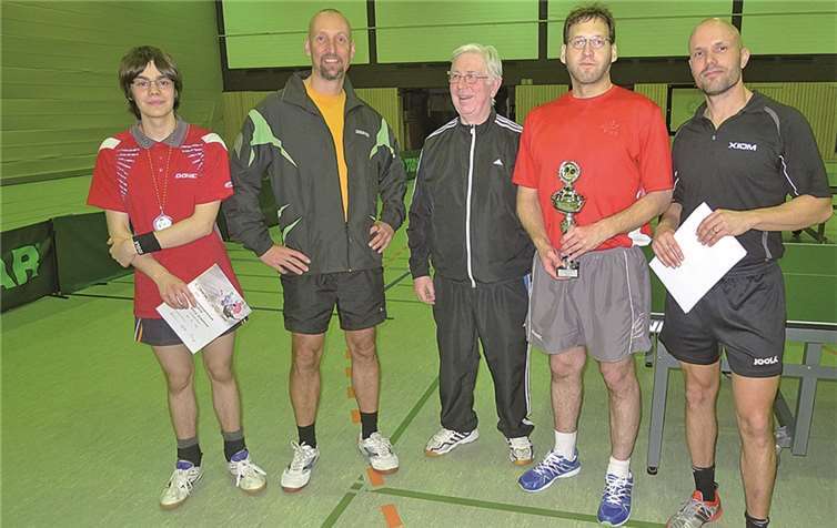Die Erstplatzierten der Herrenkonkurrenz (v.l.): David Riddering, Uwe Bierbaums, Abteilungsleiter Wolfgang Bornheim, Niels Assenmacher und David Unkels.