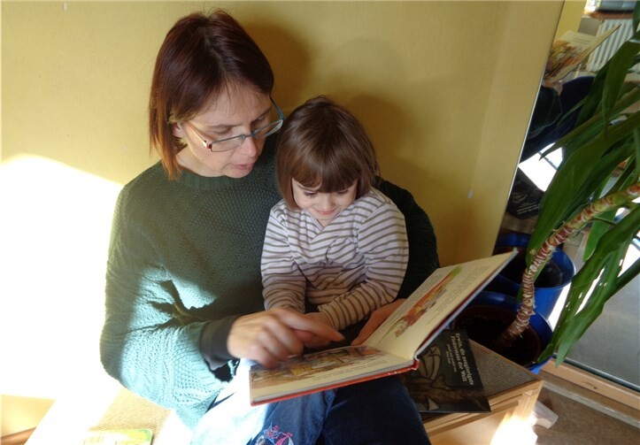 Die Erzieherinnen nahmen sich Zeit zum Vorlesen. privat