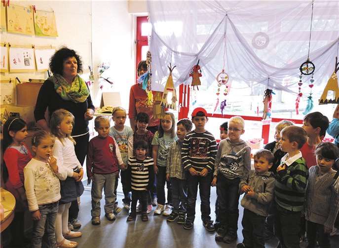Die Erzieherinnen und Kinder der Froschgruppe bereiteten die Ausstellung mit viel Kreativität und handwerklichem Geschick.Privat
