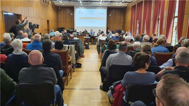 Die Euskirchener Mitglieder des Wasserversorgungsverbandes Euskirchen-Swisttal (WES) haben sich in der Sondersitzung der Verbandsversammlung gegen die Swisttaler Vertreter, für ein Betriebsstauvolumen von 750.000 m3 ausgesprochen. Foto: CDU Swisttal