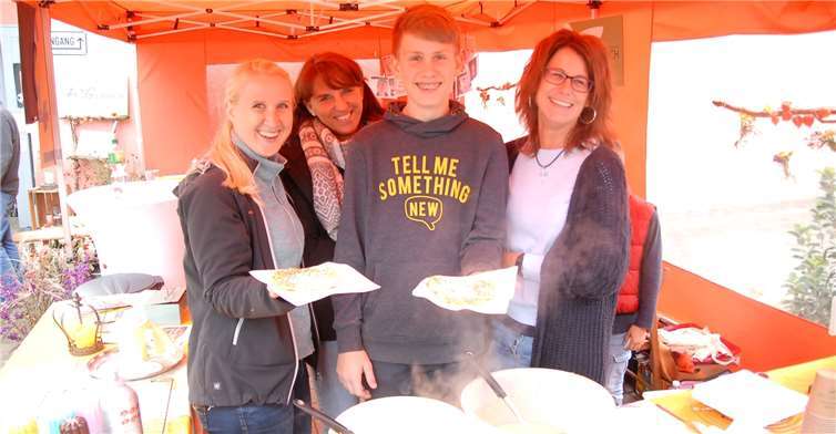 Die Evangelische Gemeinschaft war zumersten Mal dabei und erfreute die Besuchermit frischen Waffeln und Spielen für die Kinder.