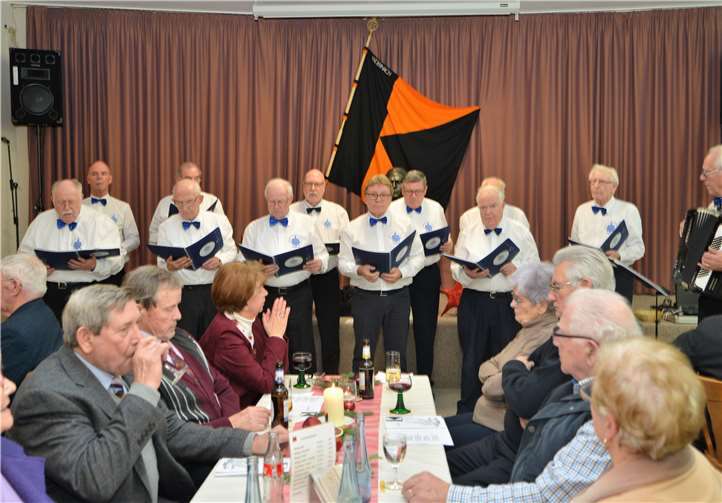 Die „Evergreens“, eine Gesangsgruppe im Altherren-Corps, sorgten für die musikalische Untermalung der Feier.privat