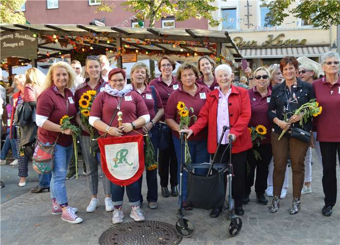 Die Ex-Weinköniginnen unter sich, mit der Silberkönigin Sandra Günzl, Goldkönigin Sigrid Bauer und Irmgard Meyer, die vor 60 Jahren Weinkönigin war.