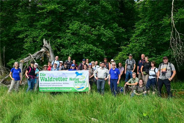 Die Exkursionsgruppe der Naturschutzinitiative e.V. (NI) im Nationalen Naturerbe Stegskopf.  Foto: privat