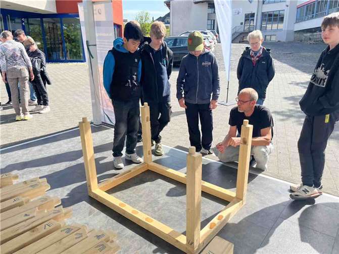 Die Experten beantworteten sämtliche Fragen zum Thema „Berufsorientierung“, die den Schülerinnen und Schülern auf dem Herzen lagen.. Foto: Yvonne Schneider