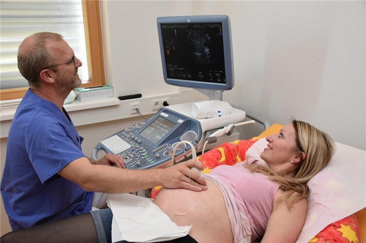 Die Experten des Perinatalzentrums Level 1 im Kemperhof begleitenwerdende Eltern mit einem vielfältigen Informations- und Unterstützungsangebot rund um die Geburt und die erste Zeit mit dem Baby.