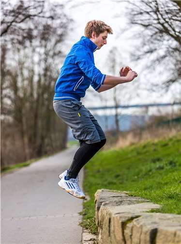 Die Expertenhotline berät unter anderem auch in Themen rund um den Sport. Foto: AOK Mediendienst