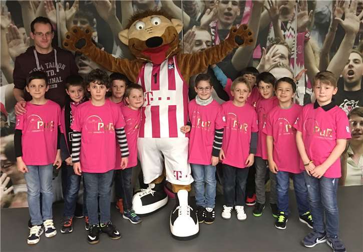 Die F-2 Jugend der JSG Brohl-Lützing / Gönnersdorf bei der Telekom Baskets Bonn.privat
