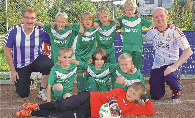 Die F-Jugend der JSG Königsfeld/Waldorf mit ihren Trainern Andreas Bous und Aaron Lang.Privat