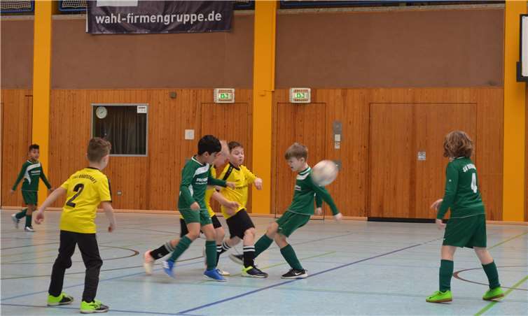 Die F-Jugend der JSG Remagen-Kripp (in grün) gegen die Kicker aus der Grafschaft.