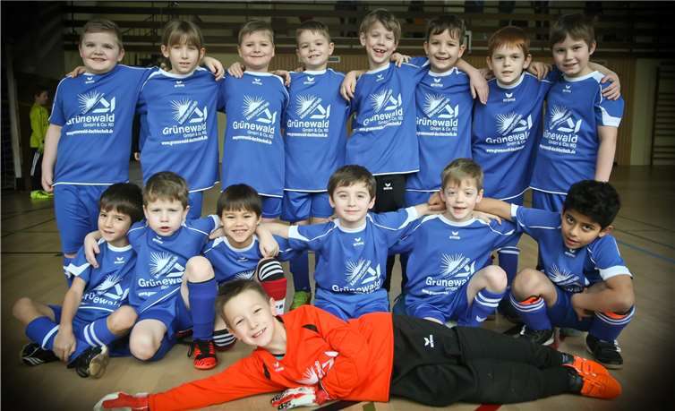 Die F-Jugend der SpVgg Cochem mit ihren neuen Trikots.privat