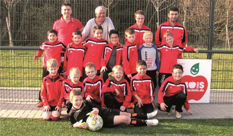 Die F-Junioren des SV Rot-Weiß Merl erstrahlen in neuem Glanz  Privat