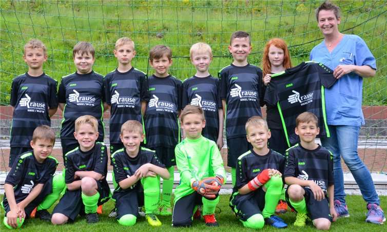 Die F1-Jugend der JSG Nickenich/Eich/Kell konnte ihre neuen Trikots erfolgreich einweihen. Foto: privat