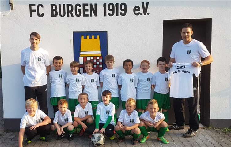 Die F1-Jugend durfte sich über neue T-Shirts freuen. privat