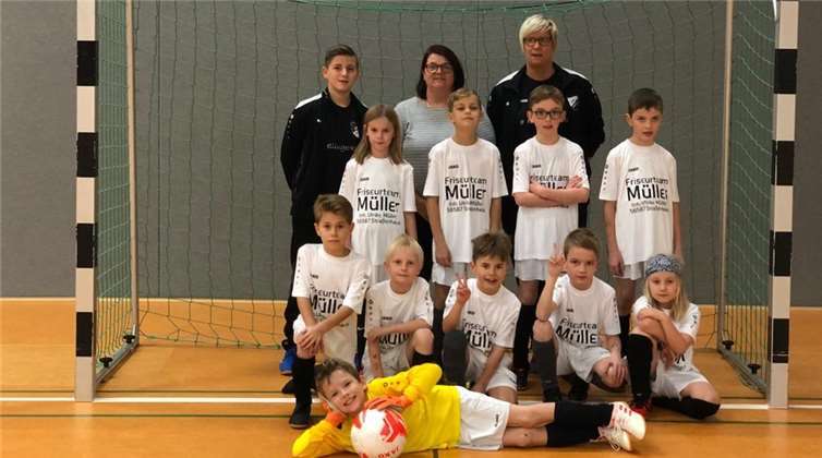 Die F1 der SG Ellingen in ihren neuen Trikots. Foto: privat