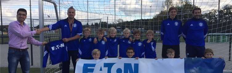 Die F2-Jugend in ihren neuen Trainingsshirts.Privat