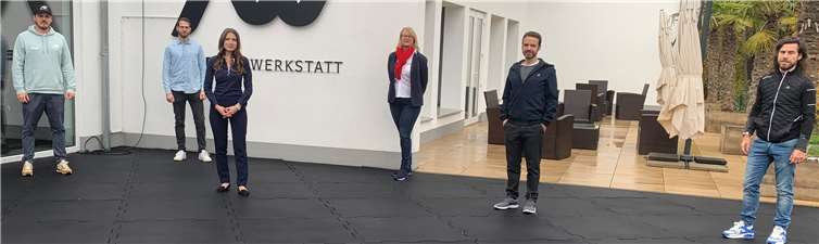 Die FDP-Direktkandidaten für Landtags- und Bundestagswahl Michelle Brüse (3. v. li.) und Dennis Sturm (2. v. re.) trafen sich in Hachenburg zum politischen Austausch. Quelle: Michelle Brüser