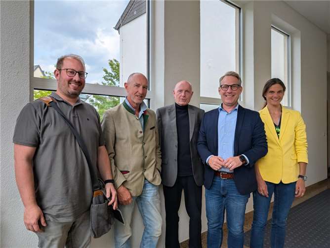 Die FDP-Kreistagsfraktion im Gespräch mit David Bongart vom Verein Zukunftsregion Ahr – mit dabei (v.l.): David Jacobs, Dominik Graf von Spee, Ulrich van Bebber, David Bongart und Christina Steinhausen. Foto: privat