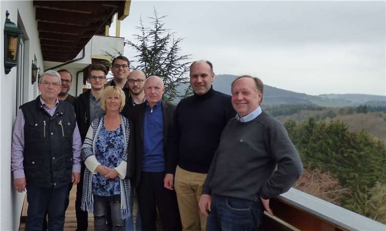 Die FDP-Mitglieder trafen sich mit Landtagsabgeordnetem Marco Weber und Kreisvorsitzendem und Kreistagsmitglied Ulrich von Bebber, um über den Ausbau der L 74 zu sprechen. Foto: privat