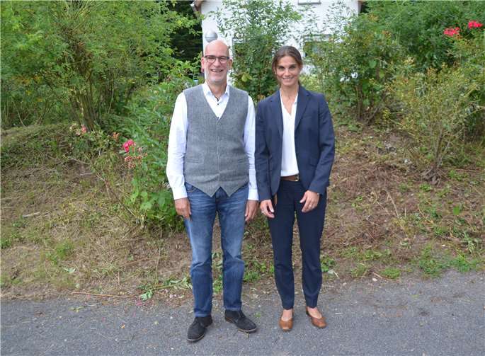 Die FDP-Stadtratsmitglieder Jürgen Preuß und Christina Steinhausen fordern eine Digitalisierungsoffensive für Remagen. Nach ihrer Auffassung ist die Digitalisierung eines der wichtigsten Themen der kommenden Jahre, eventuell Jahrzehnte. Sie wollen unter breiter Beteiligung von allen Parteien, aber auch von Bürgern, Verbänden, Vereinen, Einrichtungen und Unternehmen einen anhaltenden Digitalisierungsprozess.Foto: FDP Remagen