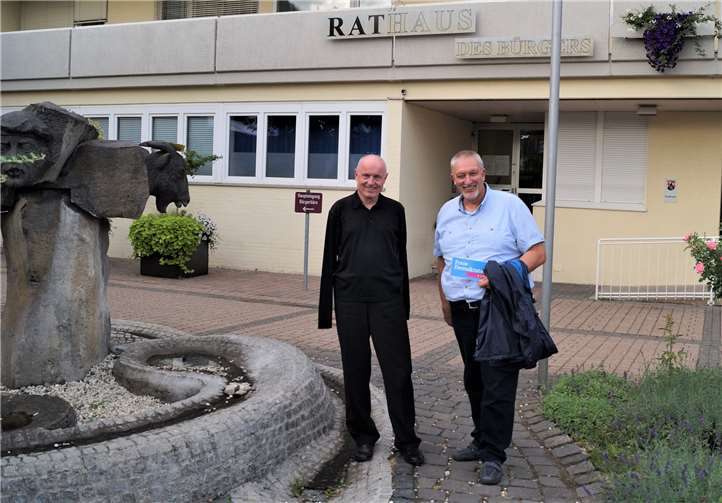 Die FDP-Vertreter im Verbandsgemeinderat Ulrich van Bebber (li.) und Dirk Herminghaus wollen angesichts der Corona-Krise Bürger und Unternehmen entlasten.Quelle: FDP in der Verbandsgemeinde Bad Breisig