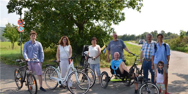 Die FDP fordert bereits seit einiger Zeit, dass der Verbindungsweg von Bad Breisig nach Sinzig (im Hintergrund) durchgängig asphaltiert wird. Foto: FDP Bad Breisig