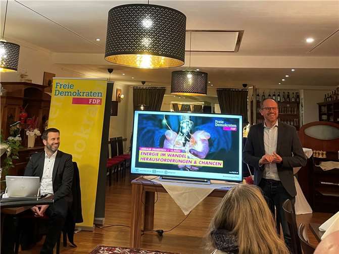 Die FDP freute sich über großes Interesse am Liberalen Stammtisch, welches sich rund um das Thema Energie drehte. Foto: FDP Linz - Unkel - Bad Hönningen