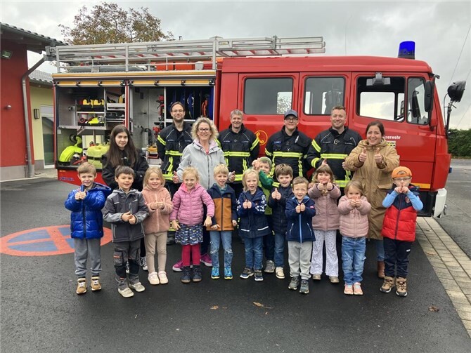 Die FFW Dattenberg im Einsatz - für die Sicherheit der Kleinsten!  Foto: Ann-Kathrin Kuntze