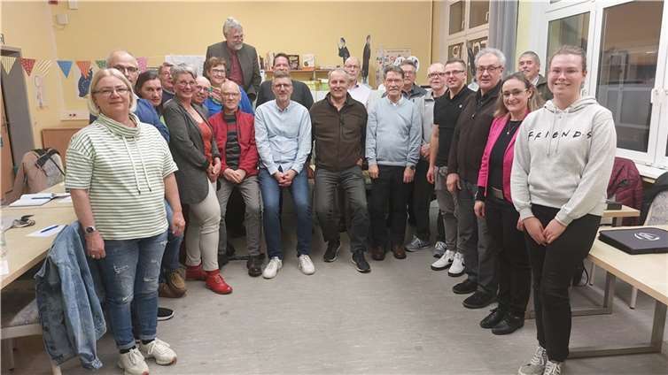 Die FWG-Kandidatenlisten für den Verbandsgemeinderat und den Stadtrat Bad Breisig stehen.  Foto: Paul Delfs