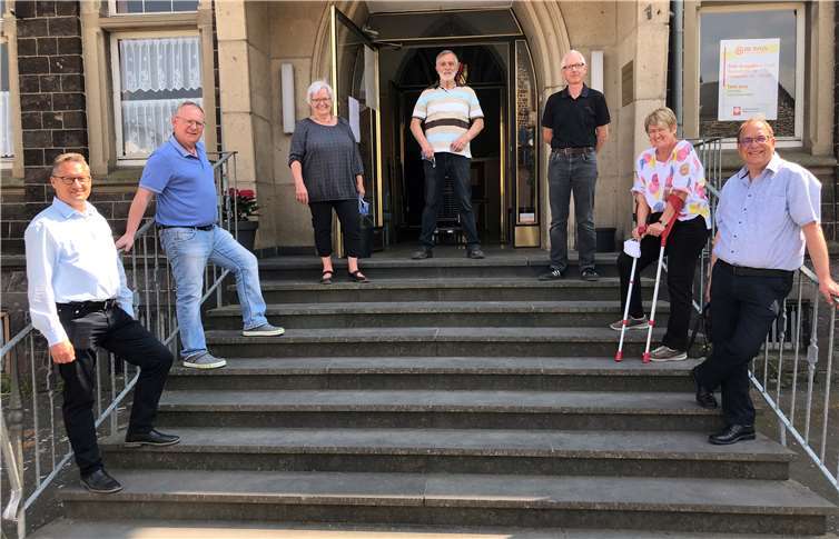 Die FWG-Maifeld, FWG-Polch und Pro-Münstermaifeld dankten den ehrenamtlichen Unterstützern der Tafel. Foto: privat