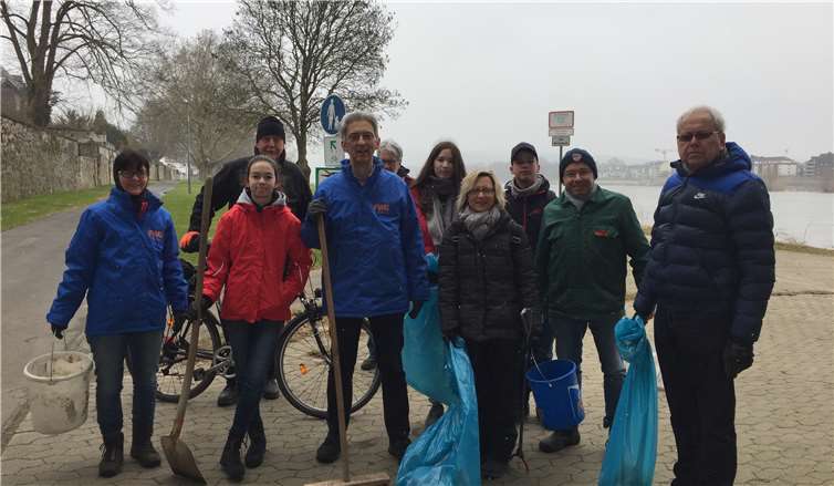 Die FWG Weißenthurm reinigte entlang des Leinpfades, vom Rheinufer bis Fährstraße und im Kuno von Falkenstein Park.  privat